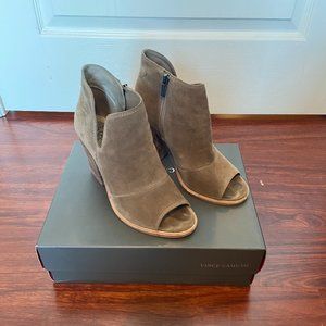Vince Camuto Katleen Booties (8M) Praire Dust
